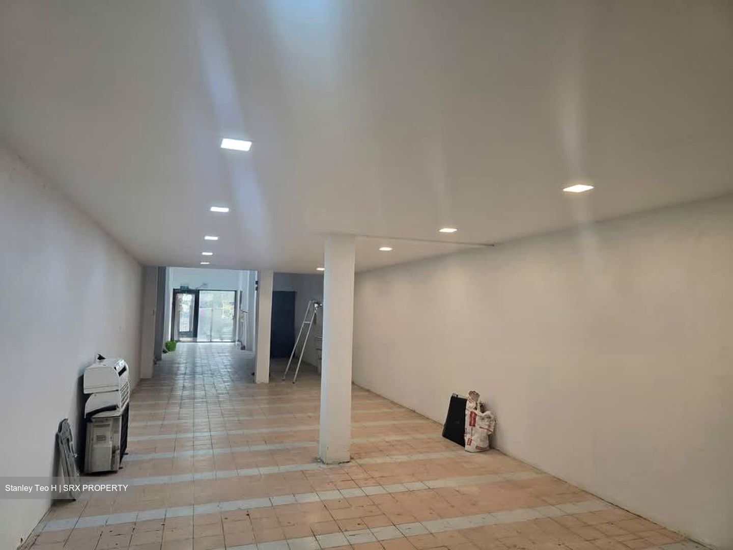 Ica Building (D8), Retail #569580991